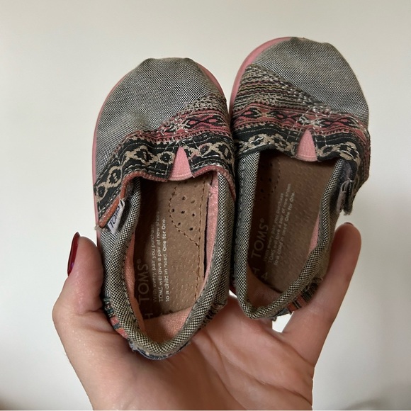 T4 Grey and Pink Toms - Picture 1 of 7